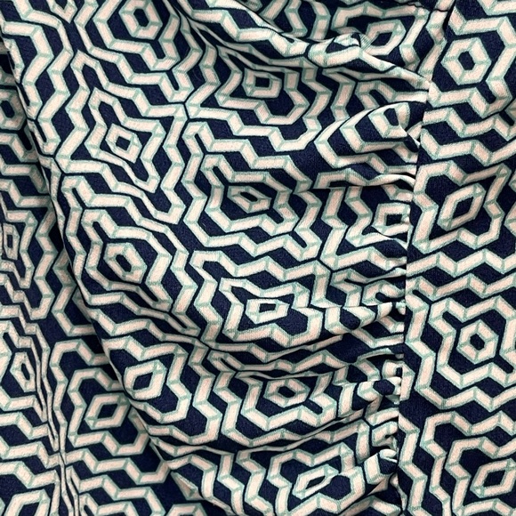 Liz Claiborne faux wrap top. Size XL. Shades of teal - Picture 3 of 5